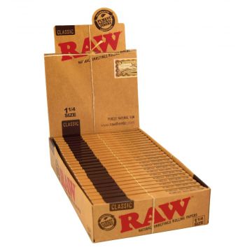 RAW Classic 1¼ Size Rolling Papers | Box